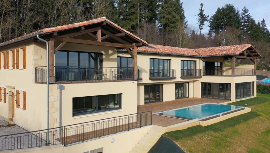 Villa contemporaine face aux Pyrénées (32)